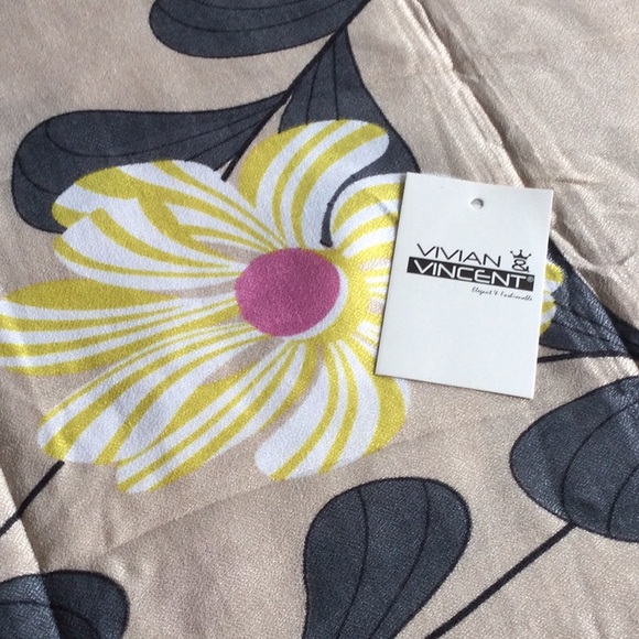 Vivian & Vincent infinity scarf. New! - Picture 1 of 7